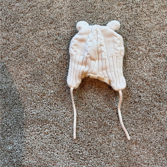 Warm winter hat Cream cable Knit Bear Ear Hat with Ear Flaps H&M Size 6-9 months - Picture 2 of 7